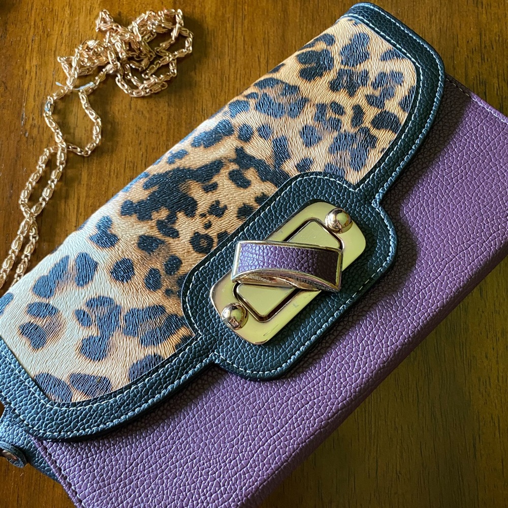 Leopard clutch